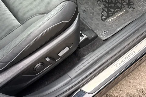 DY74TRZ Hyundai Tucson 1.6 T-GDi 13.8kWh Ultimate Auto 4WD Euro 6 (s/s) 5dr Thumbnail #40