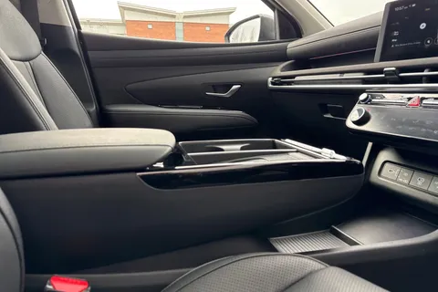 DY74TRZ Hyundai Tucson 1.6 T-GDi 13.8kWh Ultimate Auto 4WD Euro 6 (s/s) 5dr Thumbnail #43