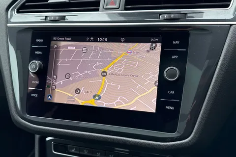 17 of 64 for Volkswagen Tiguan Allspace 2.0 TDI SEL Euro 6 (s/s) 5dr