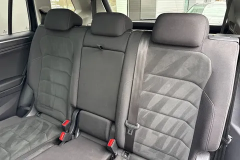 19 of 64 for Volkswagen Tiguan Allspace 2.0 TDI SEL Euro 6 (s/s) 5dr