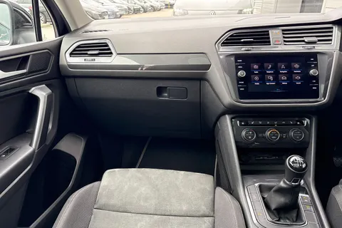 20 of 64 for Volkswagen Tiguan Allspace 2.0 TDI SEL Euro 6 (s/s) 5dr