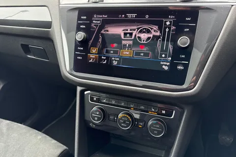 22 of 64 for Volkswagen Tiguan Allspace 2.0 TDI SEL Euro 6 (s/s) 5dr