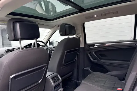 33 of 64 for Volkswagen Tiguan Allspace 2.0 TDI SEL Euro 6 (s/s) 5dr