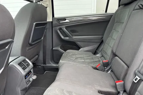 34 of 64 for Volkswagen Tiguan Allspace 2.0 TDI SEL Euro 6 (s/s) 5dr