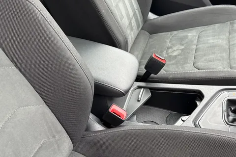 38 of 64 for Volkswagen Tiguan Allspace 2.0 TDI SEL Euro 6 (s/s) 5dr