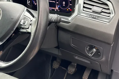 41 of 64 for Volkswagen Tiguan Allspace 2.0 TDI SEL Euro 6 (s/s) 5dr