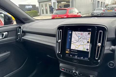 KJ69OJG Volvo Xc40 2.0 D3 R-Design Pro Auto Euro 6 (s/s) 5dr Thumbnail #18