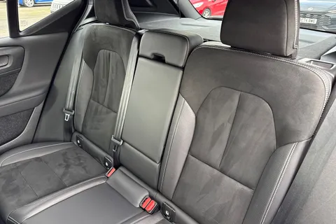 KJ69OJG Volvo Xc40 2.0 D3 R-Design Pro Auto Euro 6 (s/s) 5dr Thumbnail #20