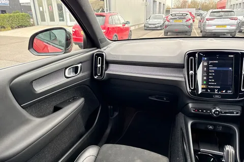 KJ69OJG Volvo Xc40 2.0 D3 R-Design Pro Auto Euro 6 (s/s) 5dr Thumbnail #21