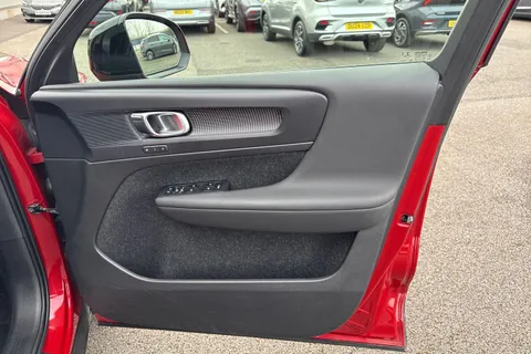 KJ69OJG Volvo Xc40 2.0 D3 R-Design Pro Auto Euro 6 (s/s) 5dr Thumbnail #22