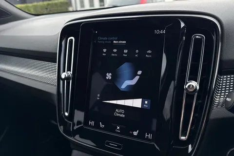 KJ69OJG Volvo Xc40 2.0 D3 R-Design Pro Auto Euro 6 (s/s) 5dr Thumbnail #23