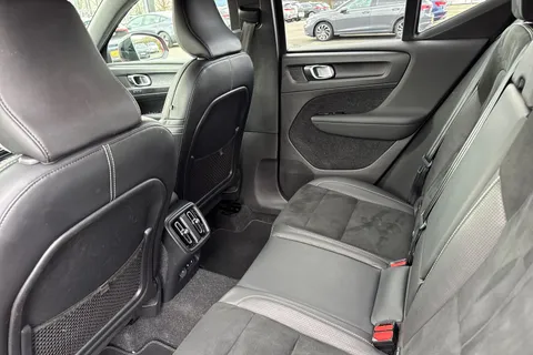 KJ69OJG Volvo Xc40 2.0 D3 R-Design Pro Auto Euro 6 (s/s) 5dr Thumbnail #36