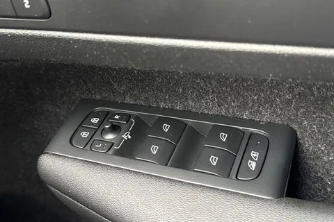 KJ69OJG Volvo Xc40 2.0 D3 R-Design Pro Auto Euro 6 (s/s) 5dr Thumbnail #41