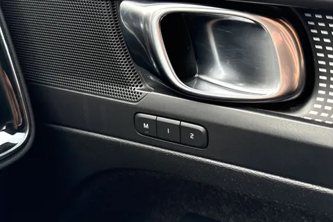 KJ69OJG Volvo Xc40 2.0 D3 R-Design Pro Auto Euro 6 (s/s) 5dr Thumbnail #42