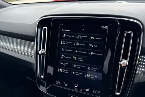 KJ69OJG Volvo Xc40 2.0 D3 R-Design Pro Auto Euro 6 (s/s) 5dr Thumbnail #50