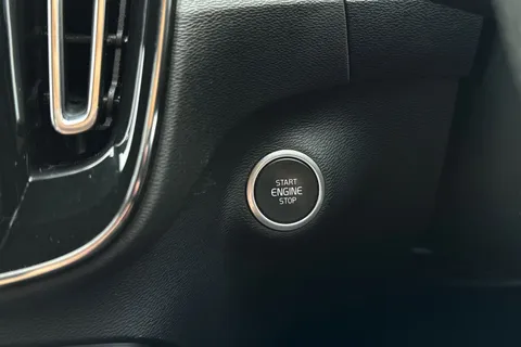 KJ69OJG Volvo Xc40 2.0 D3 R-Design Pro Auto Euro 6 (s/s) 5dr Thumbnail #54