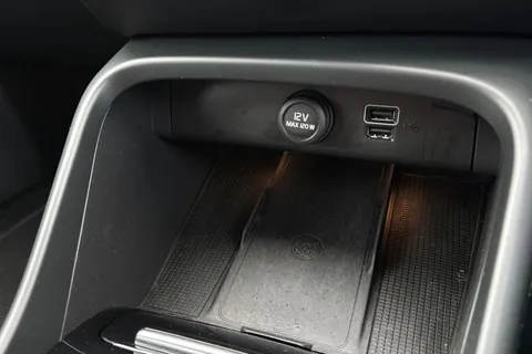 KJ69OJG Volvo Xc40 2.0 D3 R-Design Pro Auto Euro 6 (s/s) 5dr Thumbnail #55