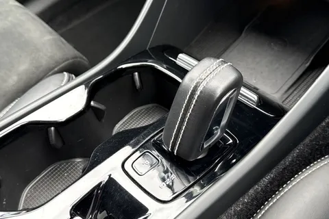 KJ69OJG Volvo Xc40 2.0 D3 R-Design Pro Auto Euro 6 (s/s) 5dr Thumbnail #56