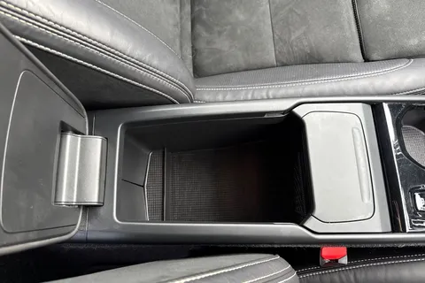 KJ69OJG Volvo Xc40 2.0 D3 R-Design Pro Auto Euro 6 (s/s) 5dr Thumbnail #59