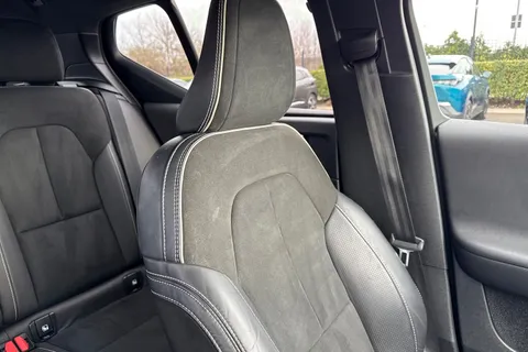 KJ69OJG Volvo Xc40 2.0 D3 R-Design Pro Auto Euro 6 (s/s) 5dr Thumbnail #60