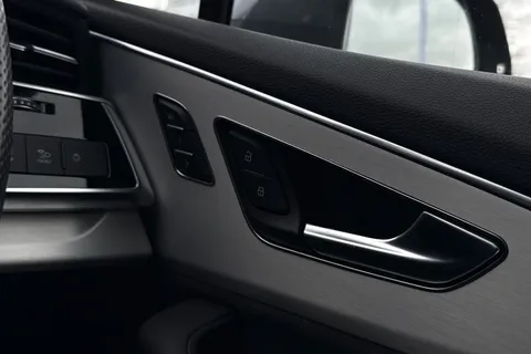 21 of 66 for Audi Q7 MY23.5 S line 50 TDI quattro 286 PS tiptronic