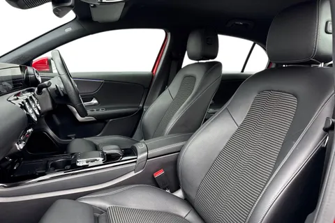 DG68RYX Mercedes-Benz A Class 1.3 A200 Sport (Premium) 7G-DCT Euro 6 (s/s) 5dr Thumbnail #17