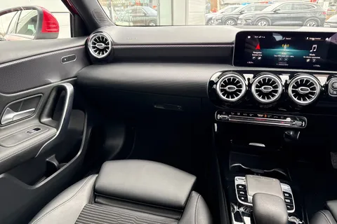 DG68RYX Mercedes-Benz A Class 1.3 A200 Sport (Premium) 7G-DCT Euro 6 (s/s) 5dr Thumbnail #21