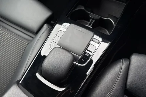 DG68RYX Mercedes-Benz A Class 1.3 A200 Sport (Premium) 7G-DCT Euro 6 (s/s) 5dr Thumbnail #24