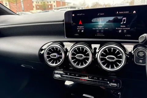 DG68RYX Mercedes-Benz A Class 1.3 A200 Sport (Premium) 7G-DCT Euro 6 (s/s) 5dr Thumbnail #30