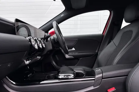 DG68RYX Mercedes-Benz A Class 1.3 A200 Sport (Premium) 7G-DCT Euro 6 (s/s) 5dr Thumbnail #31