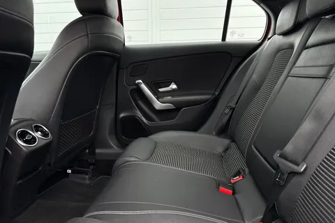 DG68RYX Mercedes-Benz A Class 1.3 A200 Sport (Premium) 7G-DCT Euro 6 (s/s) 5dr Thumbnail #32