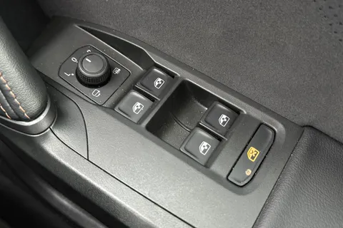 33 of 43 for CUPRA Leon 1.5 TSI V2 Euro 6 (s/s) 5dr