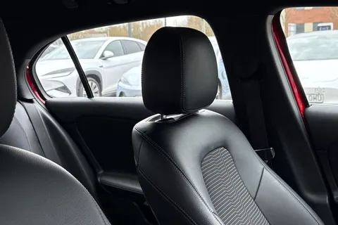 DG68RYX Mercedes-Benz A Class 1.3 A200 Sport (Premium) 7G-DCT Euro 6 (s/s) 5dr Thumbnail #38