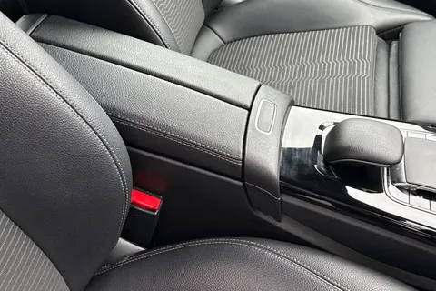 DG68RYX Mercedes-Benz A Class 1.3 A200 Sport (Premium) 7G-DCT Euro 6 (s/s) 5dr Thumbnail #39