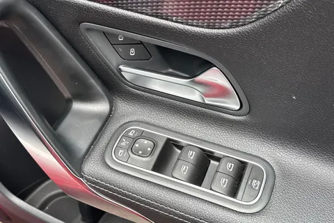 DG68RYX Mercedes-Benz A Class 1.3 A200 Sport (Premium) 7G-DCT Euro 6 (s/s) 5dr Thumbnail #41