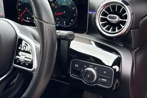 DG68RYX Mercedes-Benz A Class 1.3 A200 Sport (Premium) 7G-DCT Euro 6 (s/s) 5dr Thumbnail #43