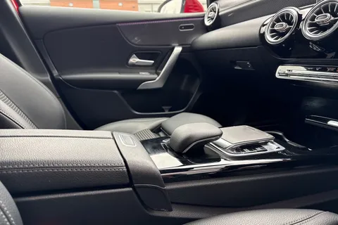 DG68RYX Mercedes-Benz A Class 1.3 A200 Sport (Premium) 7G-DCT Euro 6 (s/s) 5dr Thumbnail #44