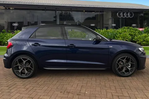  Audi A1 1.5 TFSI 35 Black Edition Sportback S Tronic Euro 6 (s/s) 5dr Thumbnail #4