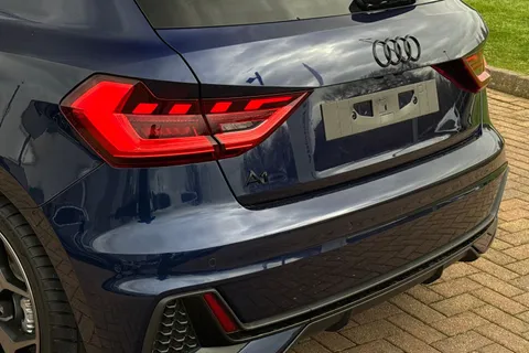  Audi A1 1.5 TFSI 35 Black Edition Sportback S Tronic Euro 6 (s/s) 5dr Thumbnail #8