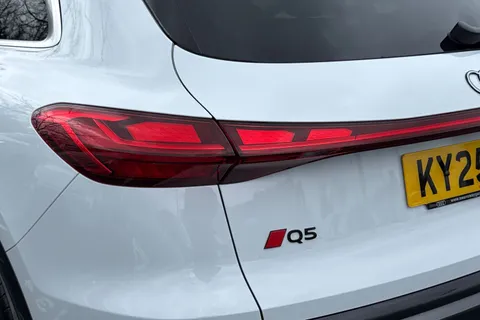 KY25FMM Audi Q5 SUV Launch Edition TDI quattro 204 PS S tronic Thumbnail #8