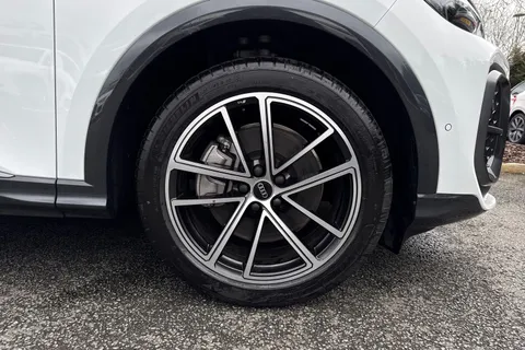 KY25FMM Audi Q5 SUV Launch Edition TDI quattro 204 PS S tronic Thumbnail #10