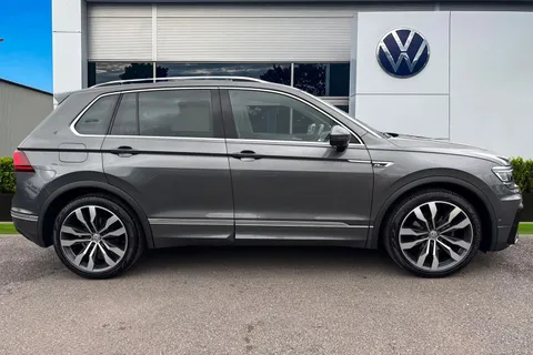 GJ19XWE Volkswagen Tiguan 2.0 TDi 150 R-Line Tech ⭐Factory Tow-bar, 1 Year VW Warranty⭐ Thumbnail #4