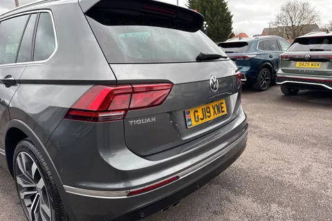 GJ19XWE Volkswagen Tiguan 2.0 TDi 150 R-Line Tech ⭐Factory Tow-bar, 1 Year VW Warranty⭐ Thumbnail #8