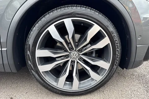 GJ19XWE Volkswagen Tiguan 2.0 TDi 150 R-Line Tech ⭐Factory Tow-bar, 1 Year VW Warranty⭐ Thumbnail #10