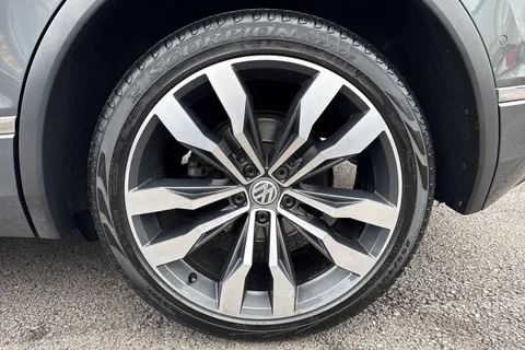 GJ19XWE Volkswagen Tiguan 2.0 TDi 150 R-Line Tech ⭐Factory Tow-bar, 1 Year VW Warranty⭐ Thumbnail #11