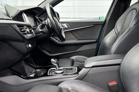 DK70JAO BMW 1 Series 2.0 120d M Sport Auto xDrive Euro 6 (s/s) 5dr Thumbnail #35