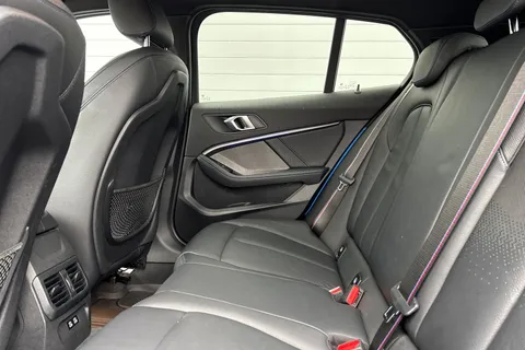 DK70JAO BMW 1 Series 2.0 120d M Sport Auto xDrive Euro 6 (s/s) 5dr Thumbnail #37