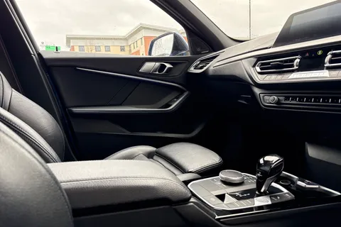 DK70JAO BMW 1 Series 2.0 120d M Sport Auto xDrive Euro 6 (s/s) 5dr Thumbnail #45