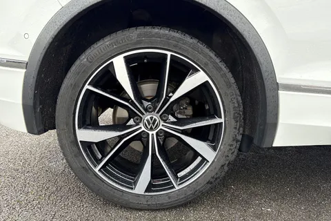 PX23MYN Volkswagen Tiguan 1.5 TSI R-Line DSG Euro 6 (s/s) 5dr Thumbnail #12
