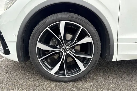 PX23MYN Volkswagen Tiguan 1.5 TSI R-Line DSG Euro 6 (s/s) 5dr Thumbnail #13
